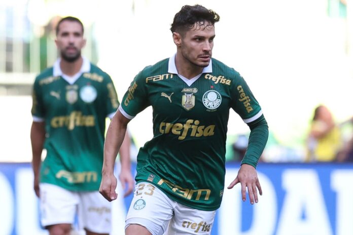 Abel se responsabiliza por queda de rendimento de Veiga no Palmeiras: "Já devia ter tirado"