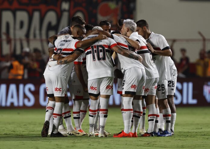 Confira a provável escalação do São Paulo para enfrentar o Barcelona-EQU