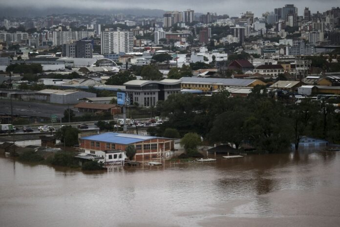 Aeroporto de Porto Alegre suspende voos por tempo indeterminado – Sociedade – CartaCapital