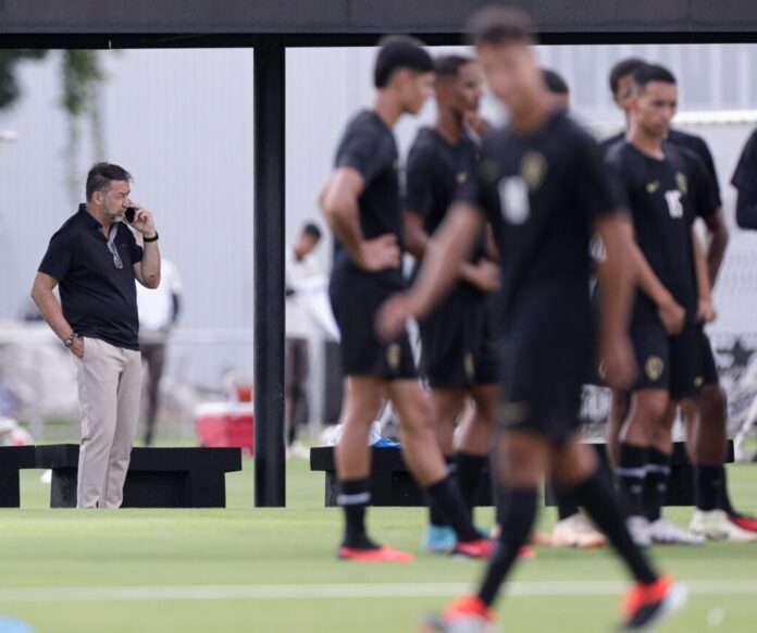 Corinthians atrasa direitos de imagem de abril e não recolhe FGTS desde o início da gestão Augusto Melo