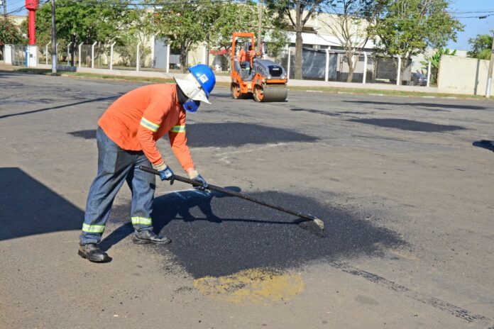 28 vias receberam serviços de tapa-buraco na última semana