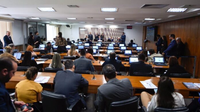 Comissão do Senado aprova redução da pena de inelegibilidade por crimes comuns