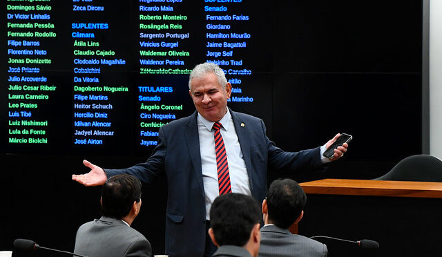 Relator do Orçamento desafia o STF: 