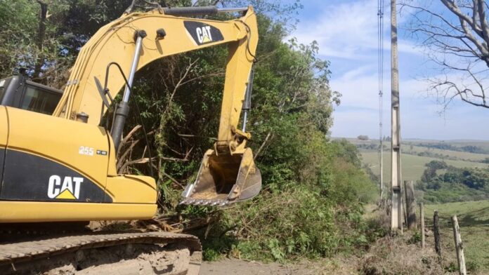 Sema realiza serviços de manutenção em quatro bairros da zona rural