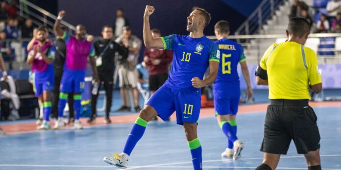 Brasil se classifica para oitavas da Copa do Mundo de futsal