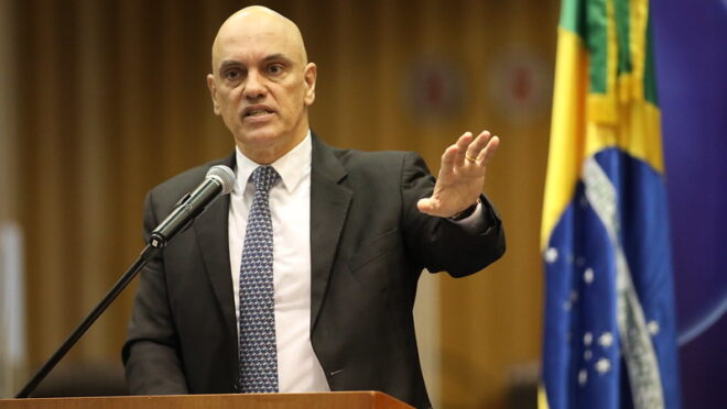 Moraes dá 5 dias para PGR se manifestar