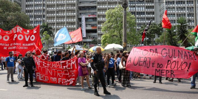 Ocupação da Uerj: Justiça autoriza uso da força policial e multa