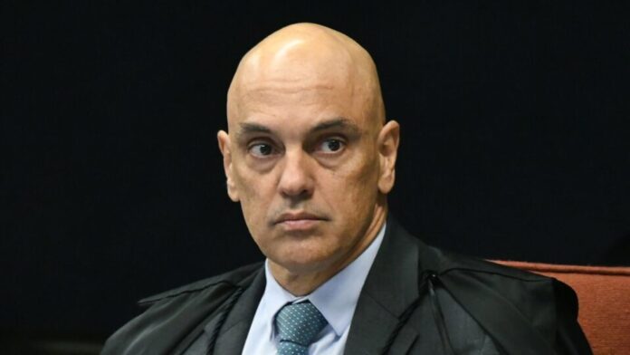 Por que Moraes multou a Starlink por causa de problemas com o X