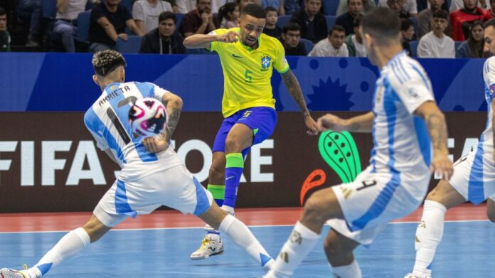 Futsal: após derrota na final, jogador argentino critica atitude de brasileiro