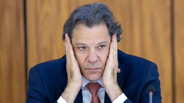 Haddad reconhece que esquerda no Brasil tem dificuldade de pensar no futuro