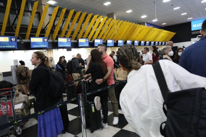 Chuva forte causa cancelamentos e atrasos voos no aeroporto de Congonhas