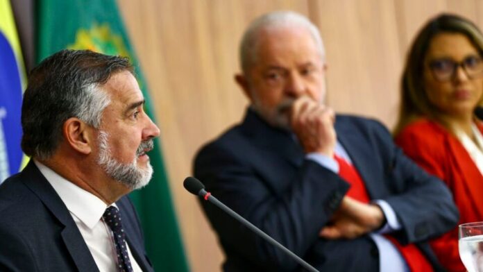 Ministros e aliados de Lula veem motivação política em explosões