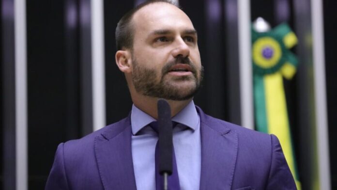 Candidatura de Eduardo Bolsonaro ao Planalto divide PL