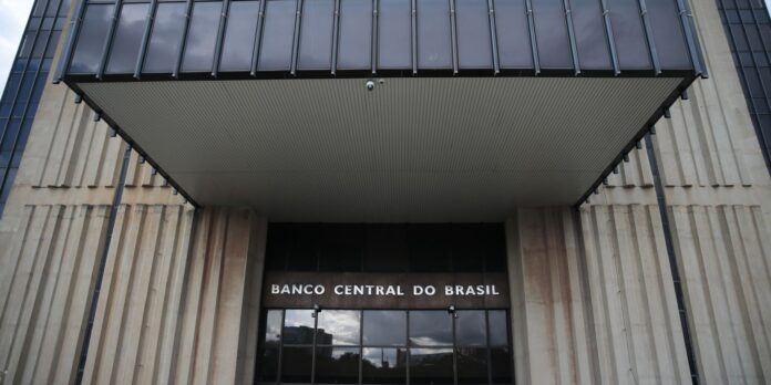 Estoque de crédito no Brasil sobe 1,2% em novembro, diz BC