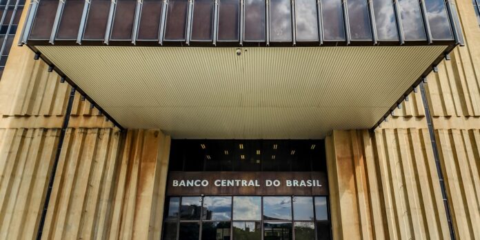 Projeção de crescimento da economia sobe de 3,2% para 3,5% em 2024