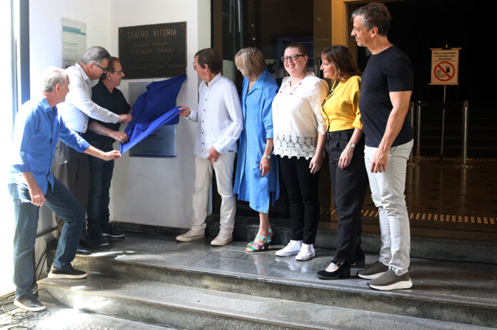 Teatro Vitória é nomeado em homenagem ao artista Emiliano Bernardo da Silva