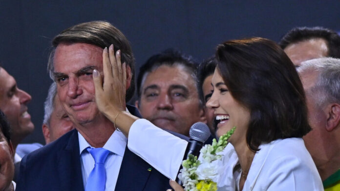 Bolsonaro fala em assumir Casa Civil se Michelle for presidente