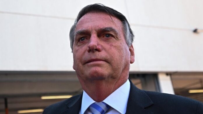 Moraes segue PGR e nega pedido de Bolsonaro para recuperar passaporte