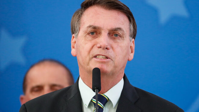 Bolsonaro promete priorizar liberdade de Cuba se for eleito