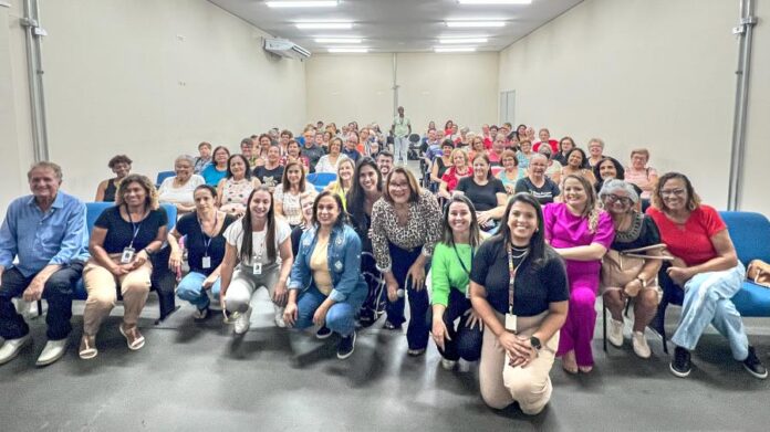 Ceprosom e Fundo Social promovem encontro com grupos da terceira idade