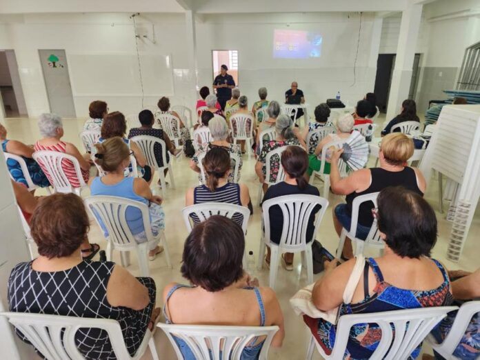 GCM ministra palestra sobre crimes cibernéticos para idosos