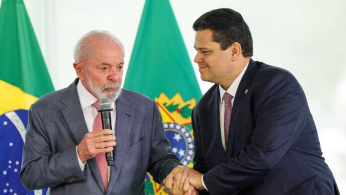 Lula sinaliza a Alcolumbre que vai destravar exploração da Margem Equatorial