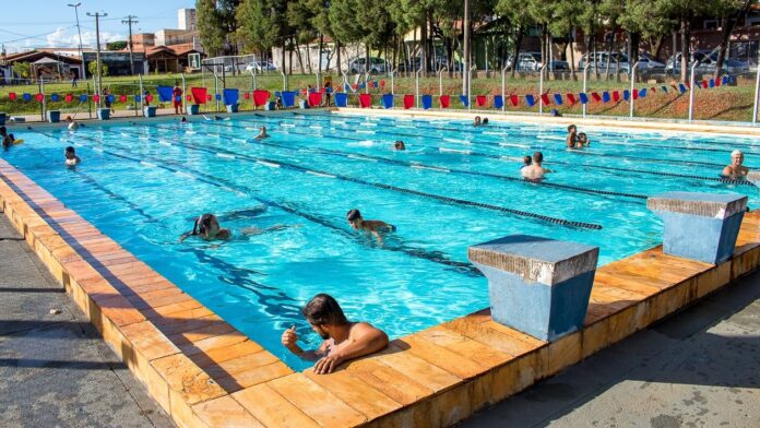 Piscinas municipais reabrem aos fins de semana em Limeira