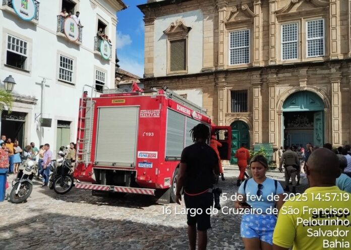 Uma pessoa morre após desabamento de teto de 'igreja de ouro' no centro de Salvador – Sociedade – CartaCapital