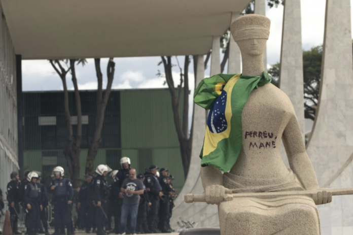 Dino acompanha Moraes e vota por prisão de mulher que pichou estátua da Justiça no 8 de Janeiro – CartaExpressa – CartaCapital