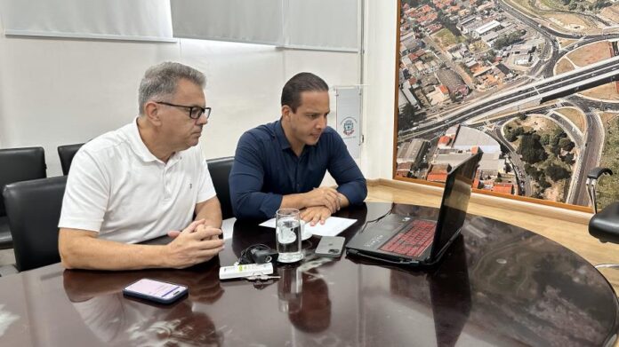 Prefeito e vereador discutem projeto do Centro de Atenção e Prevenção do Alzheimer